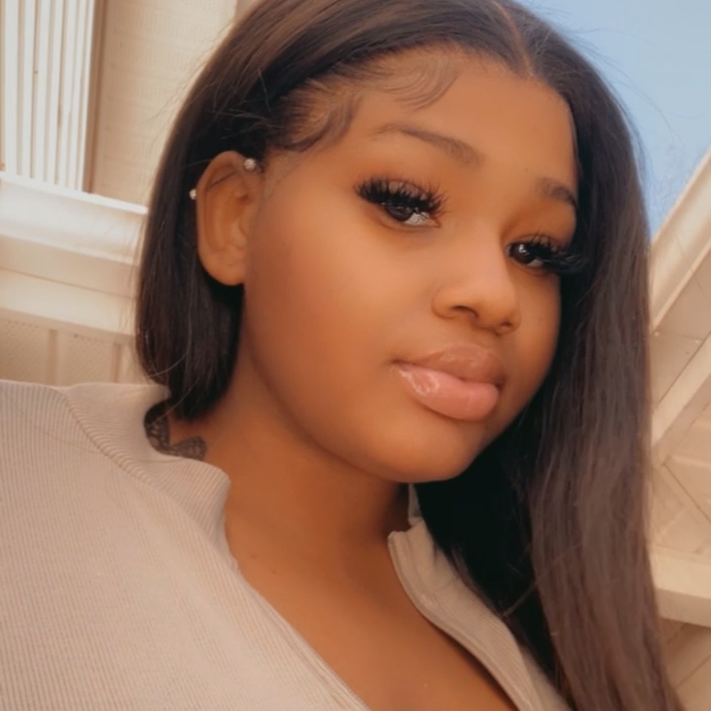 Meet your Posher, Dominique